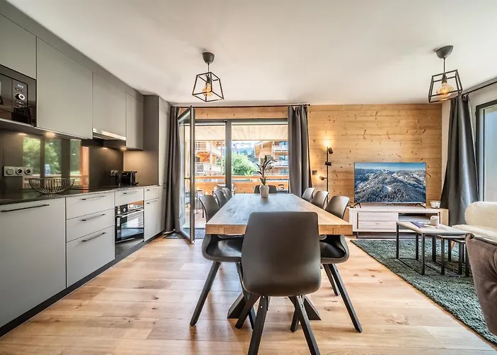 Elouera - By Emerald